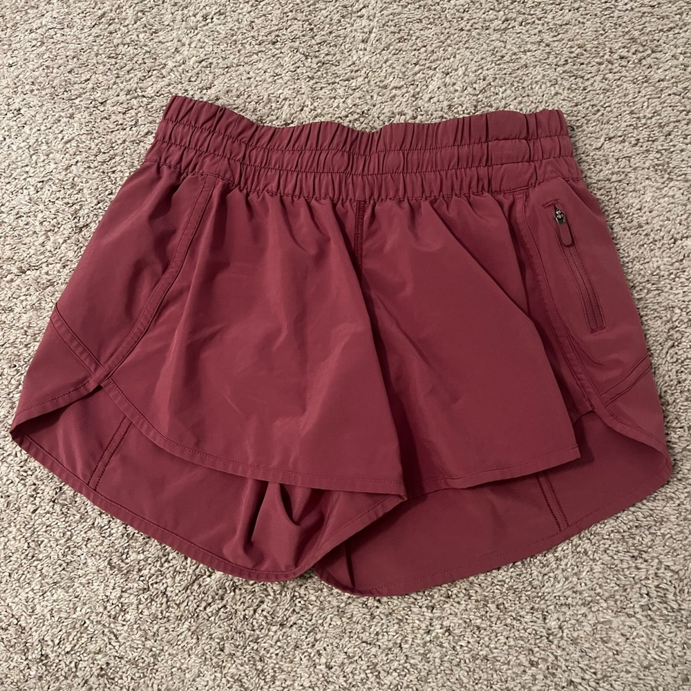 Lululemon Low Rise Lined Tracker Shorts, Size 8